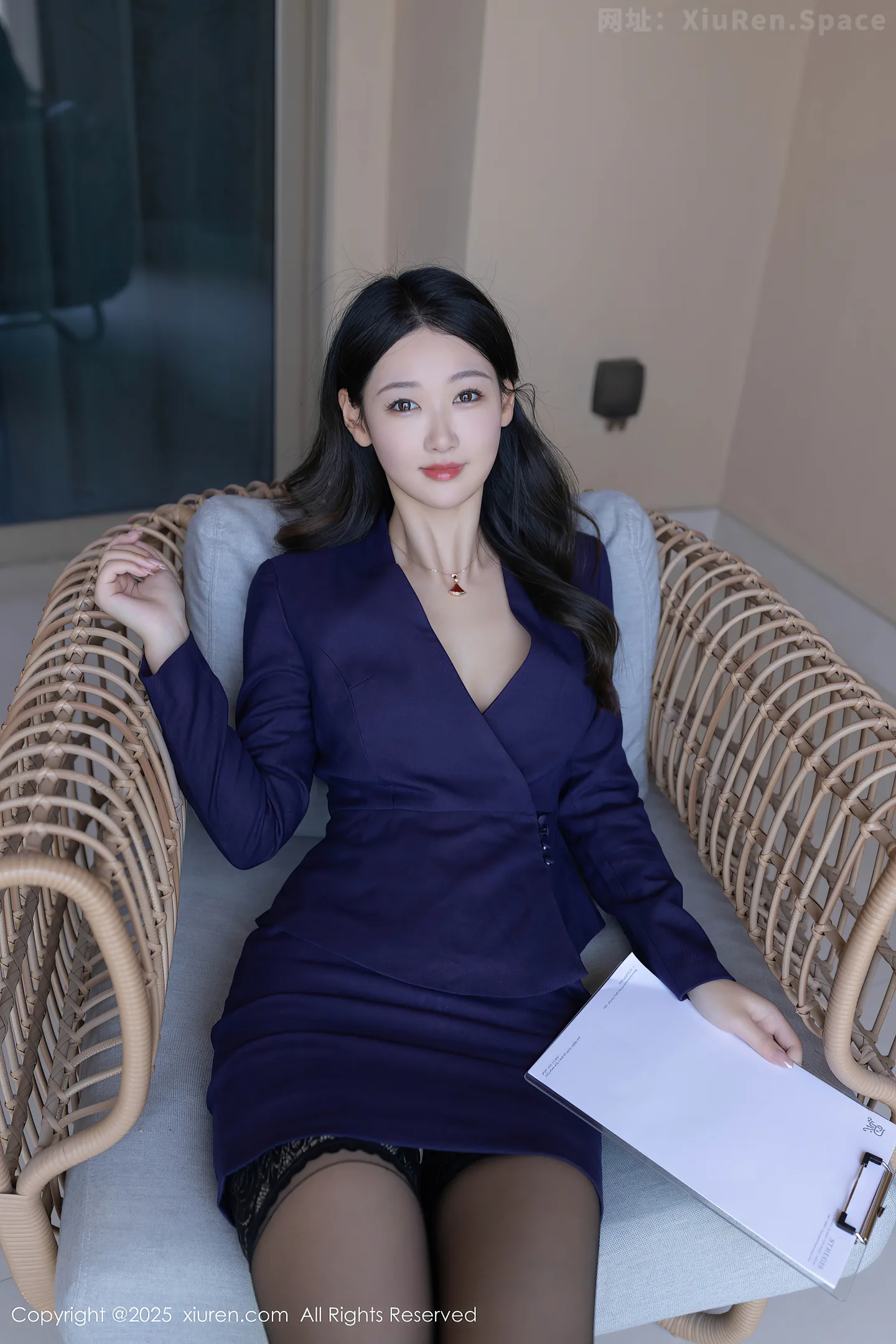 图片[6]-[XiuRen秀人网] VOL.10178 模特唐安琪深蓝OL服饰露黑色内衣配黑丝吊袜秀曼妙身姿诱惑写真80P-秀人网官方网站